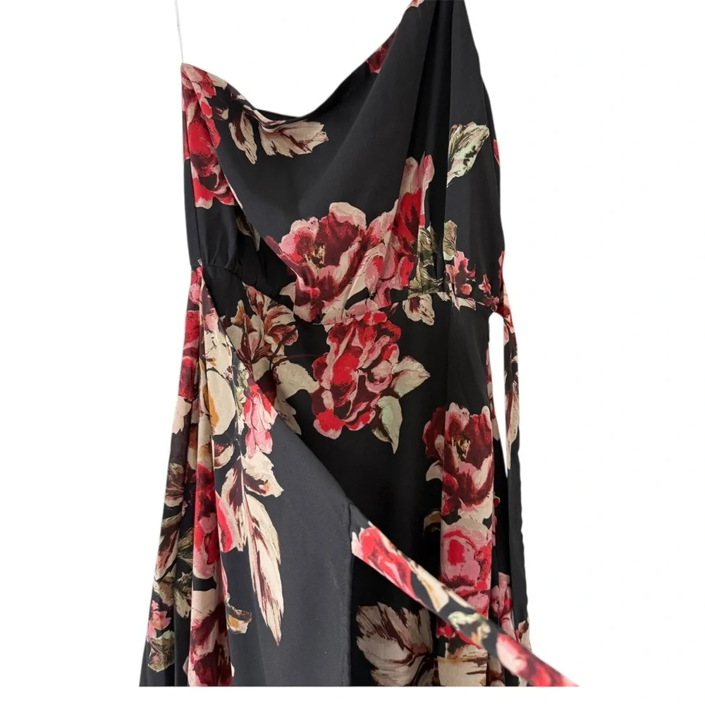 NWT  Lulu’s Black Floral Feminine One Shoulder Divine Blooms Dress Size Small
